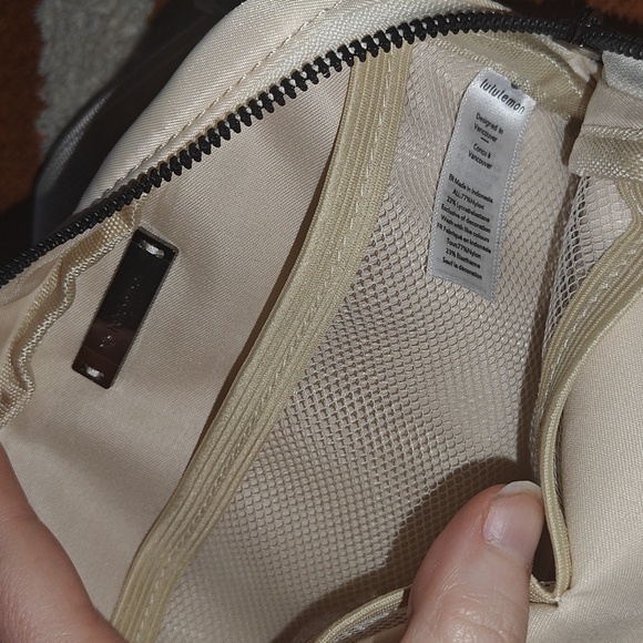 Fashion rep Lululemon belt bag nwt - Picture 6 of 9